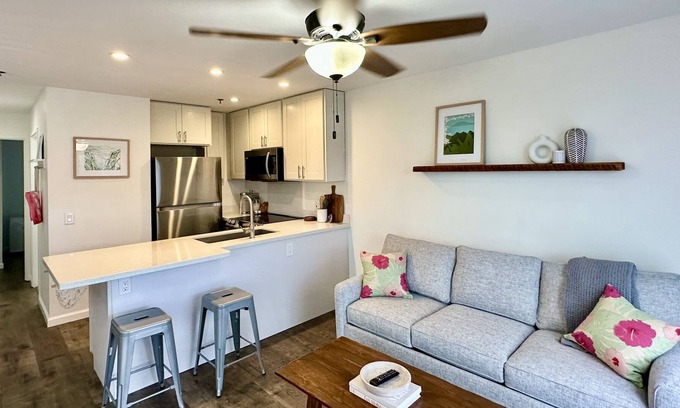 Coconut Grove Condo | Cozy Kailua condo all to yourself, Only a 5 minute walk to Kailua Town 7/30