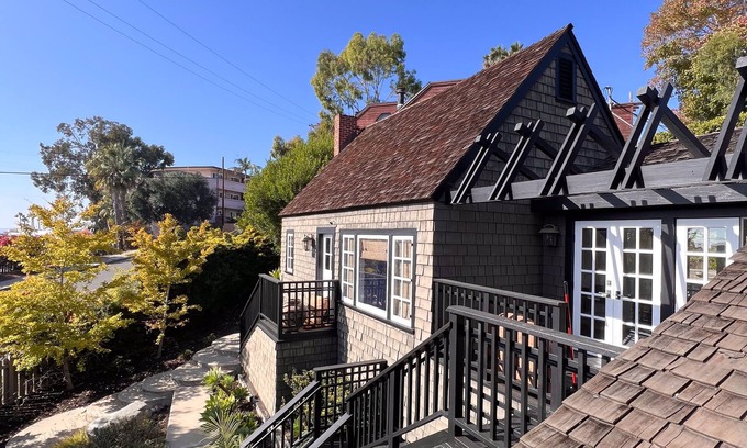 Laguna Beach House | Cozy Laguna Beach Cottage 3min walk to the ocean and 7min walk to the village!