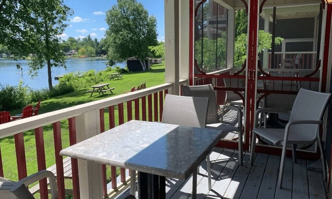 Port Stanton Cottage | Cozy Lakefront Cottage for the Ultimate Getaway