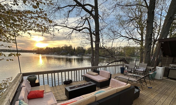 Sister Lakes House | Cozy Lakefront Cottage with Sunset Views, Private 60ft Dock & Water Toys