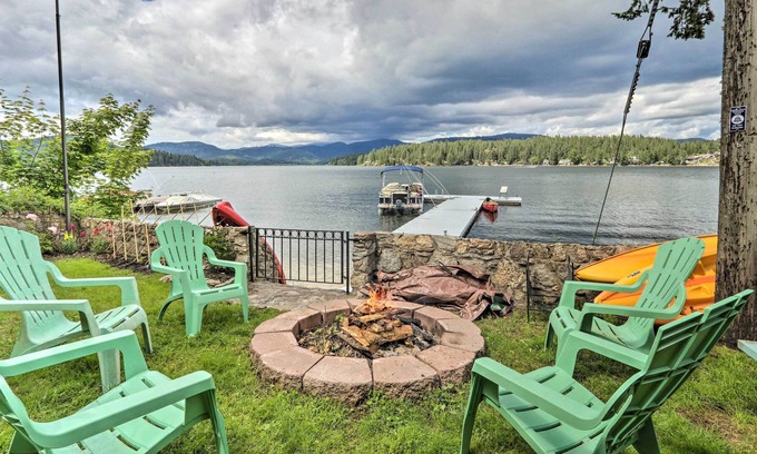 Newman Lake Apartment | Cozy Lakefront Honeymoon Bay Studio w/ Hot Tub!