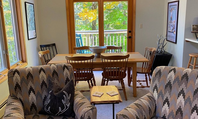 Lincoln House | Cozy large ski condo, fireplace, family friendly, 1 mile to Loon, shuttle