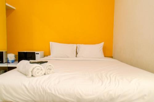Tangerang Apartment | Cozy Living Studio Apartment No Kitchen Aeropolis Residence By Travelio