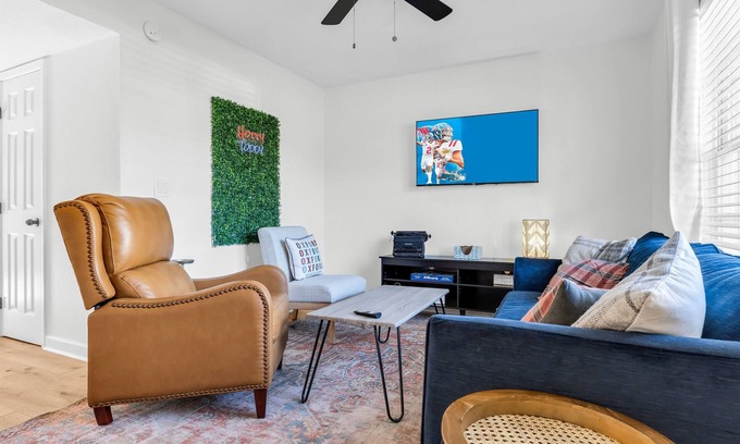 Oxford Condo | Cozy Loft | 1 Mile-Campus | Central