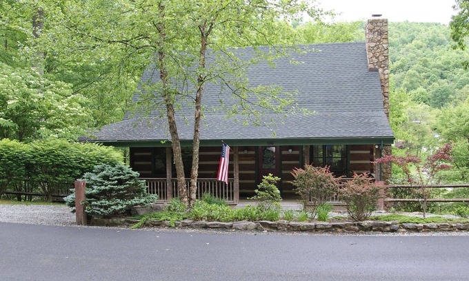 Seven Devils Cabin | Cozy log cabin available Thanksgiving and Christmas. Wood burning fireplace.
