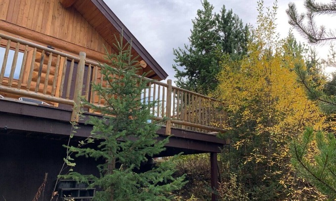 Lac Le Jeune Cabin | Cozy log cabin retreat with modern amenities