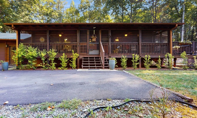 Mineral Bluff Cabin | Cozy log cabin with hot tub, fire pit, and scenic screened porches