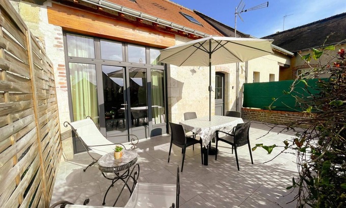Autreche Cottage | Cozy Loire Valley Retreat: Modern Comfort, Historic Charm, Near Amboise, WiFi, Secure Courtyard