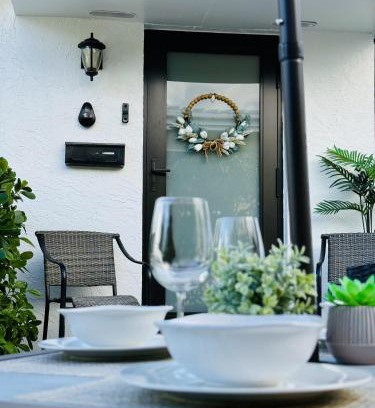 Coral Way House | Cozy Miami Villa near Coconut Grove and the University of Miami