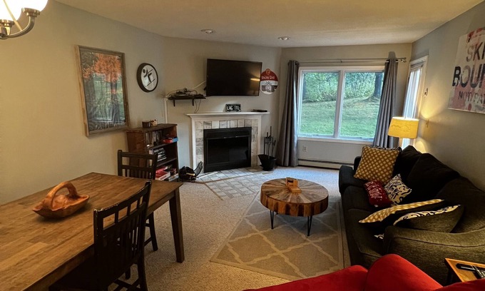 West Dover Condo | Cozy Mnt Snow Condo - 4 Min walk to Liftn