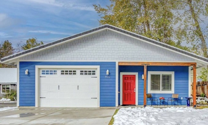 Mount Shasta House | Cozy modern 3bd/2ba home centrally located in the mountains