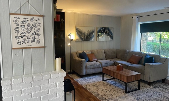 Concord Condo | Cozy Modern Condo