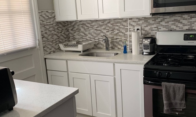 East Orange Condo | Cozy Modern Condo