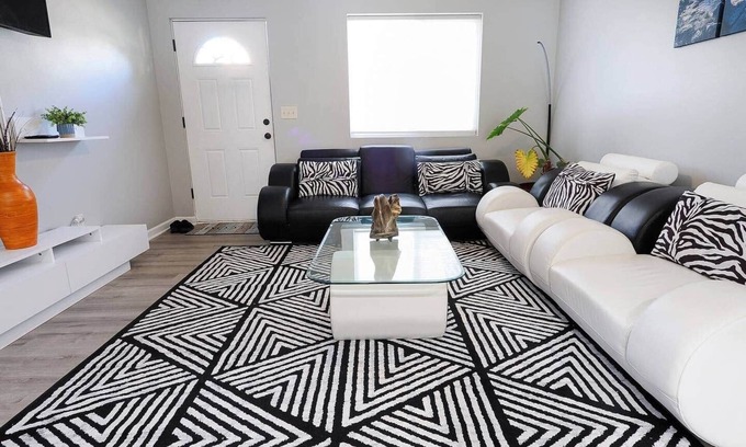 Sioux City Apartment | Cozy Morningside apartment with Fiber Internet