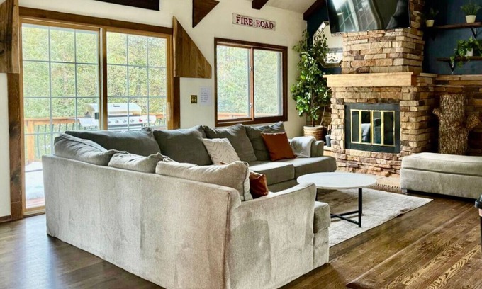 Cascade-Chipita Park Cabin | Cozy Mountain Cabin in Cascade, CO!