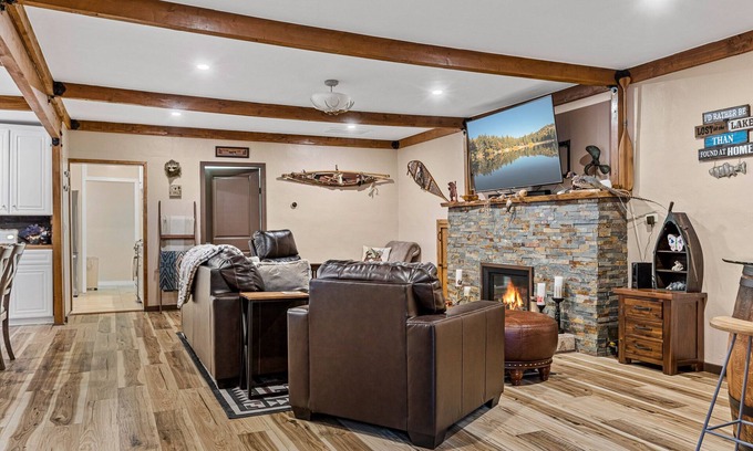 Crestline Cabin | Cozy Mountain Retreat with 3 decks, huge living room, walking distance of shops