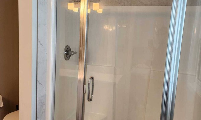 Southeast Calgary House | Cozy n Spacious 3BR House w/Garage available for short/Long term