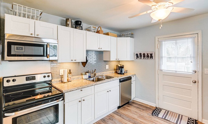 Whitebridge House | Cozy Nashville Retreat w/ Deck ~ 6 Mi to Downtown