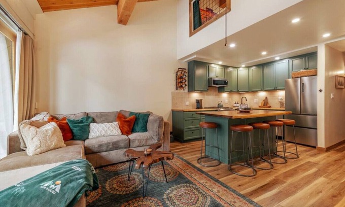 Truckee Apartment | Cozy Northstar Village Condo Walk to Lifts Pools