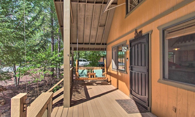 Pinetop Cottage | Cozy Pinetop Mountain Escape: Hike, Golf & Ski!