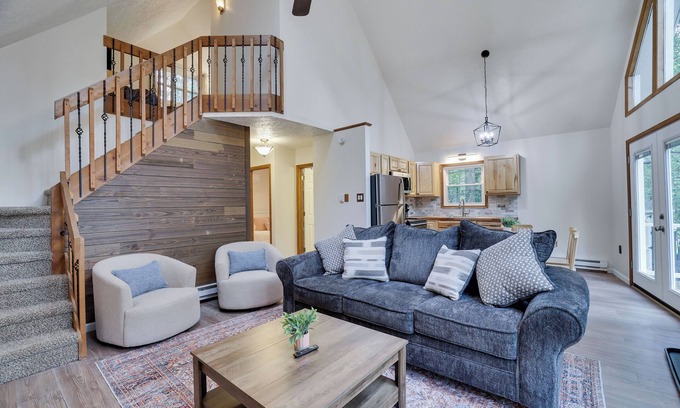 Pocono Lake House | Cozy Pocono Chalet- 5 min to Pool, Beach and Lake