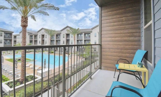 Spring Apartment | ☀️Cozy Pool View 💦1 Bedroom