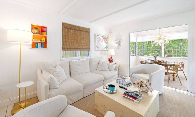 Laurel Park House | Cozy Private Bungalow 3 Min Walk to Downtown Sarasota