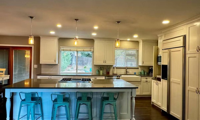 Rustic Hills House | Cozy, Quiet 2-bedroom house in Colorado Springs with WiFi, AC, huge kitchen!