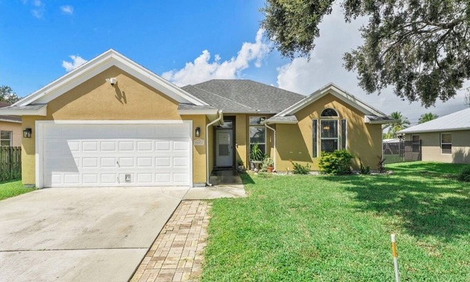 Port Saint Lucie House | Cozy Quiet 3 BR 2 BA Near I-95!