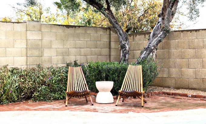 North Mountain House | Cozy Quiet Home, on golf course, pool, bbq