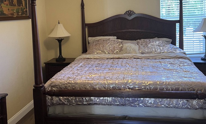 Rural Estates House | Cozy Quiet Room, 20 Minutes from Naples Beautiful Beaches