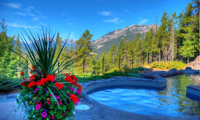 Banff Condo | Cozy + Relaxing Banff Getaway | Hot Pools Access!