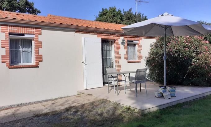 Saint-Pere-en-Retz Cottage | Cozy Renovated Cottage with SPA, Near Pornic, Family-Friendly, Wifi, Baby Gear Included