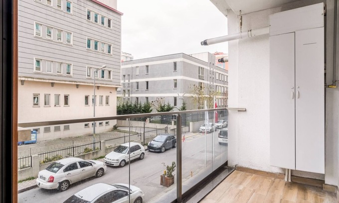 Esenyurt Apartment | Cozy Residence with Balcony 4 min to Marmara Park