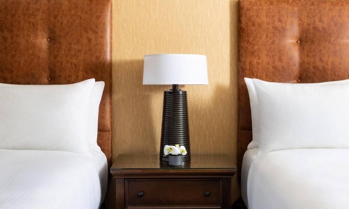 Crested Butte Hotel | Cozy Retreat: Standard Double Queen with Balconies & Pool - Elevation Hotel