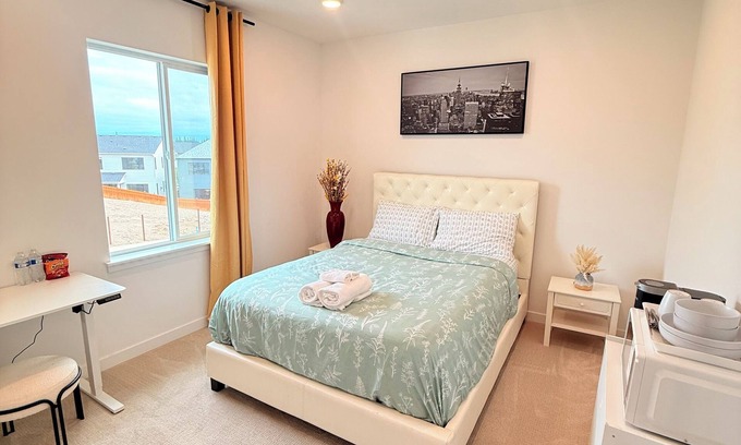 Bonney Lake House | Cozy Retreat, Room 2, Near Mt Rainier, Seattle,nNational parks