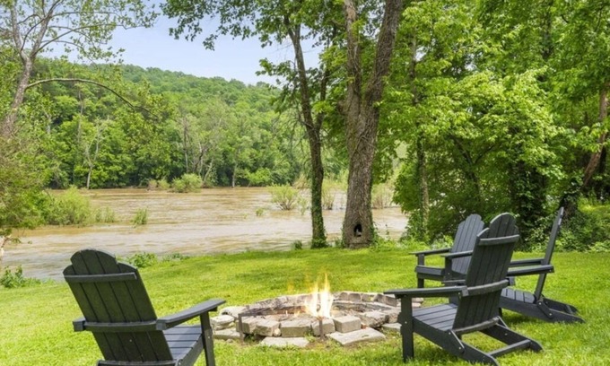 Galena Cabin | Cozy Riverfront Cabin #1 on the James River! Sleeps 4, #1 of 5 Cabins