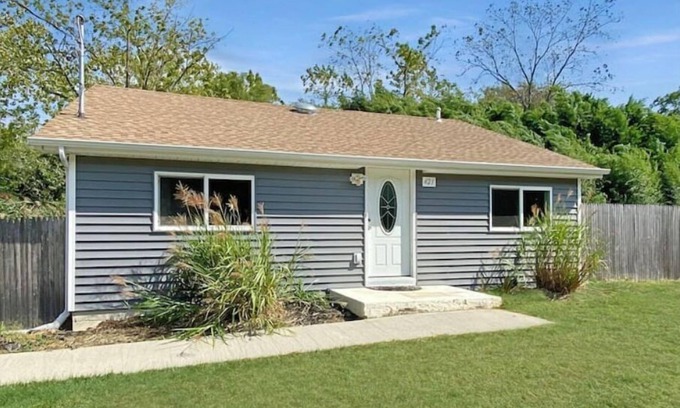 Kings Park Cottage | Cozy Riverside Cottage