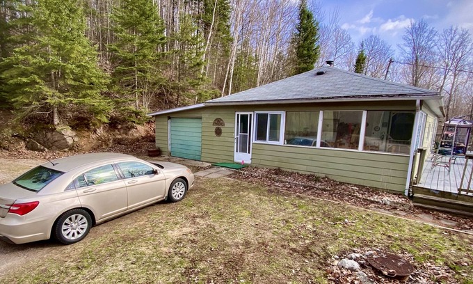 Highlands East Cabin | Cozy, rustic, 2-bedroom lake view retreat