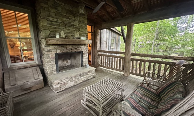 Candler Cabin | Cozy, rustic cabin just minutes from Downtown Asheville!