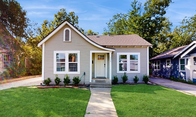 Highland Park House | Cozy San Antonio home with Cowboy pool, kitchen, TV & WIFI, great location