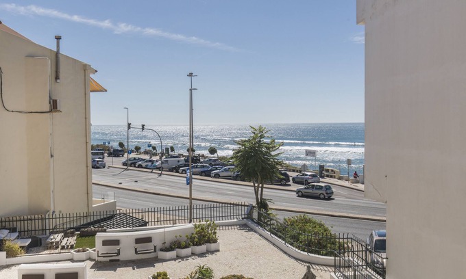 Parede Apartment | Cozy Seaview Apartment