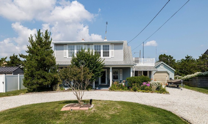 Strathmere House | Cozy Shore House, Beach on one side, Bay on the other side