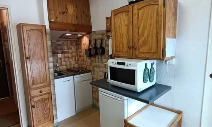 Arette Apartment | Cozy Ski-In/Ski-Out Apartment for 6 with Balcony, Ski Locker, and Free Parking