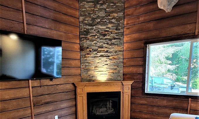 Arlington Cabin | Cozy Spacious 3 Bedroom Cabin in a Country Setting!