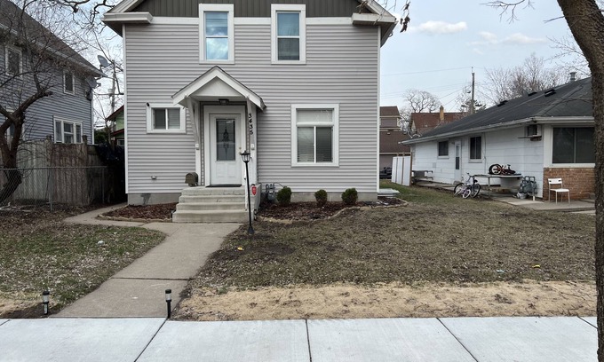 Powderhorn House | Cozy, spacious 4 bedroom with built in fireplace by Powderhorn lake