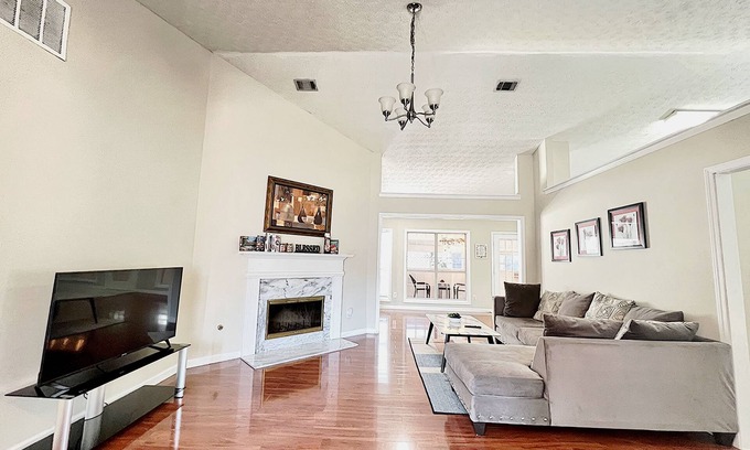 Duluth House | Cozy & Spacious 4 BR/3 Bath Sweet Home in Duluth