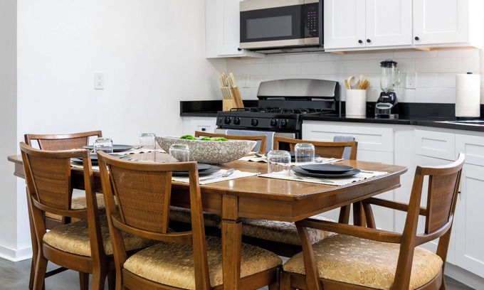Communipaw House | Cozy & Spacious Home Near NYC, 5 mins from Train