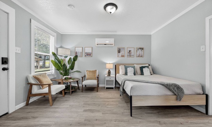 South Pensacola Cottage | Cozy Stay and Modern Comforts