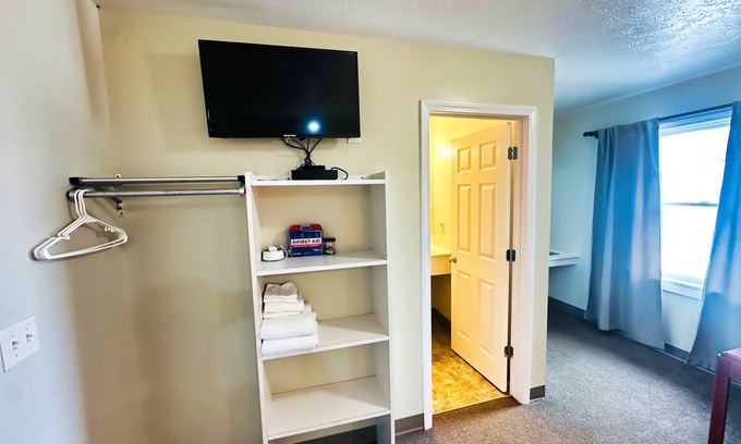 Lake City Apartment | Cozy Stay in Lake City- 2 Double Beds suite